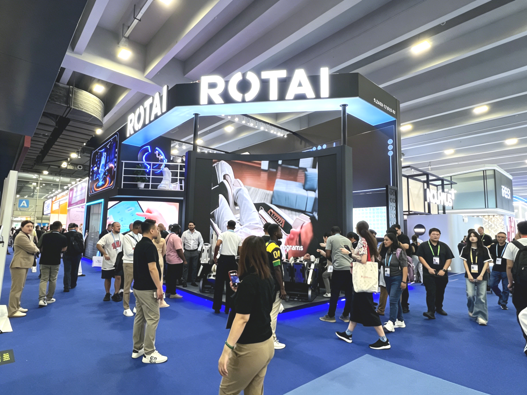 جناح ROTAI في معرض تجاري دولي مع المشترين